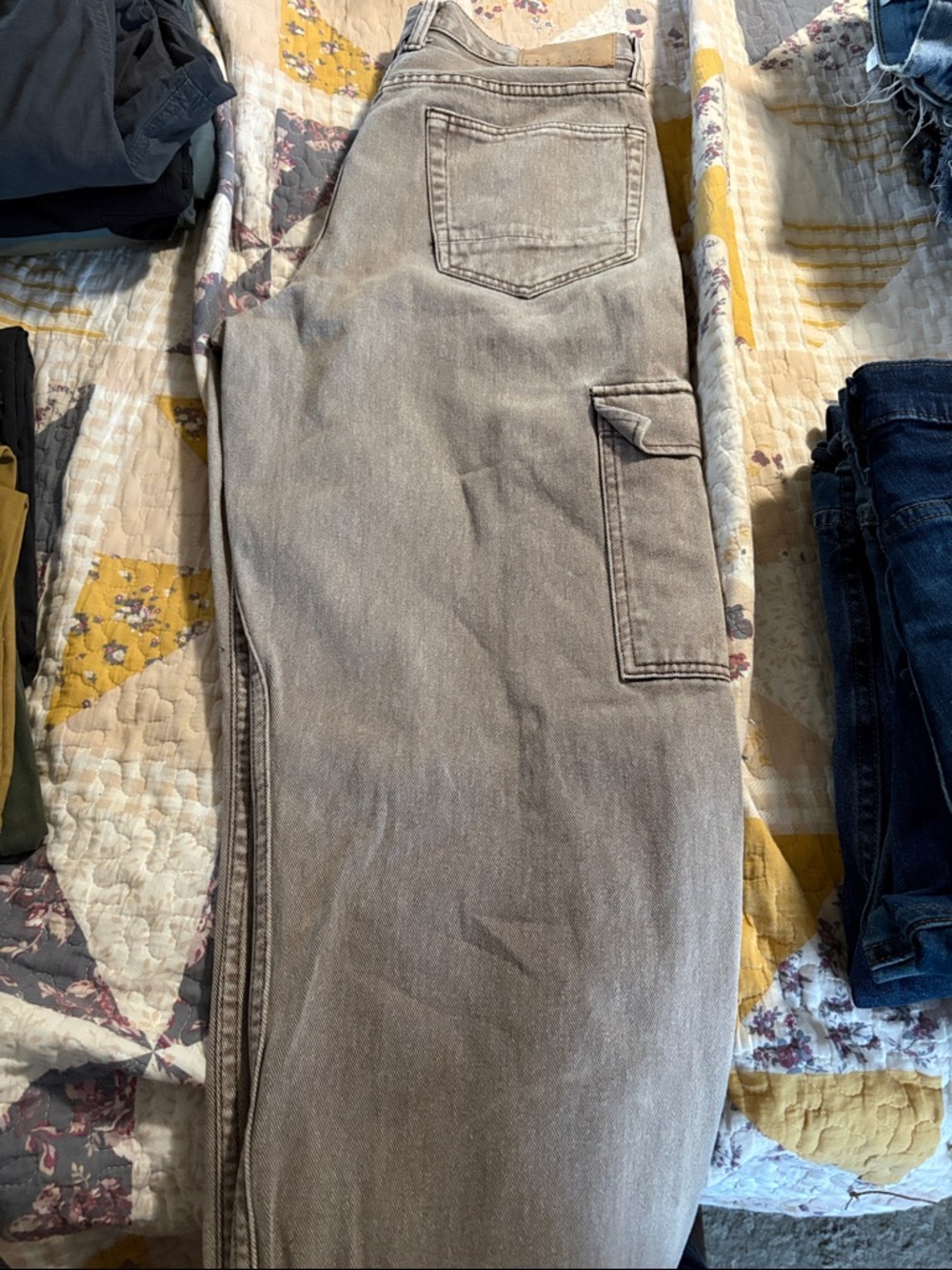 Men's Cargo Jeans in Faded Taupe